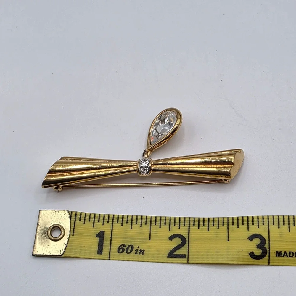 Monet‎ Gold Tone Bow Brooch with Teardrop Crystal Dangle Pin Vintage Signed